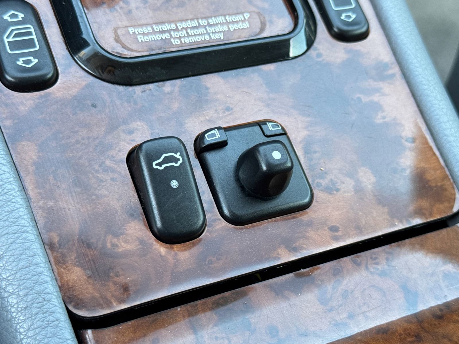 Used 2000 Mercedes-Benz E 320 Sedan image 19