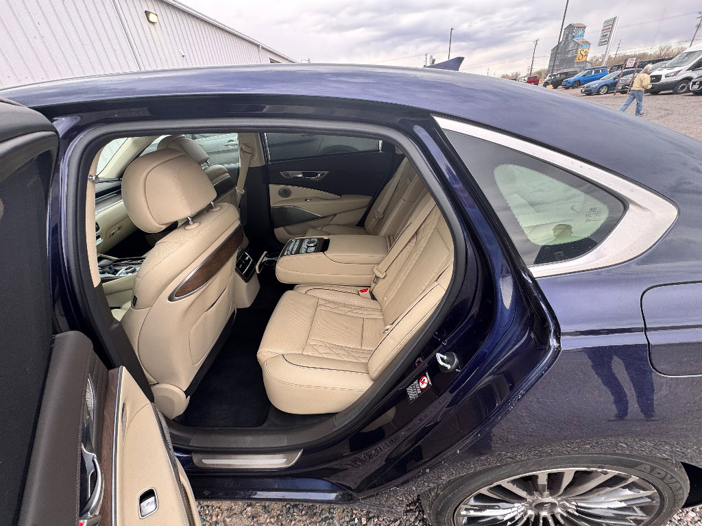 Used 2019 Kia K900 Luxury image 9