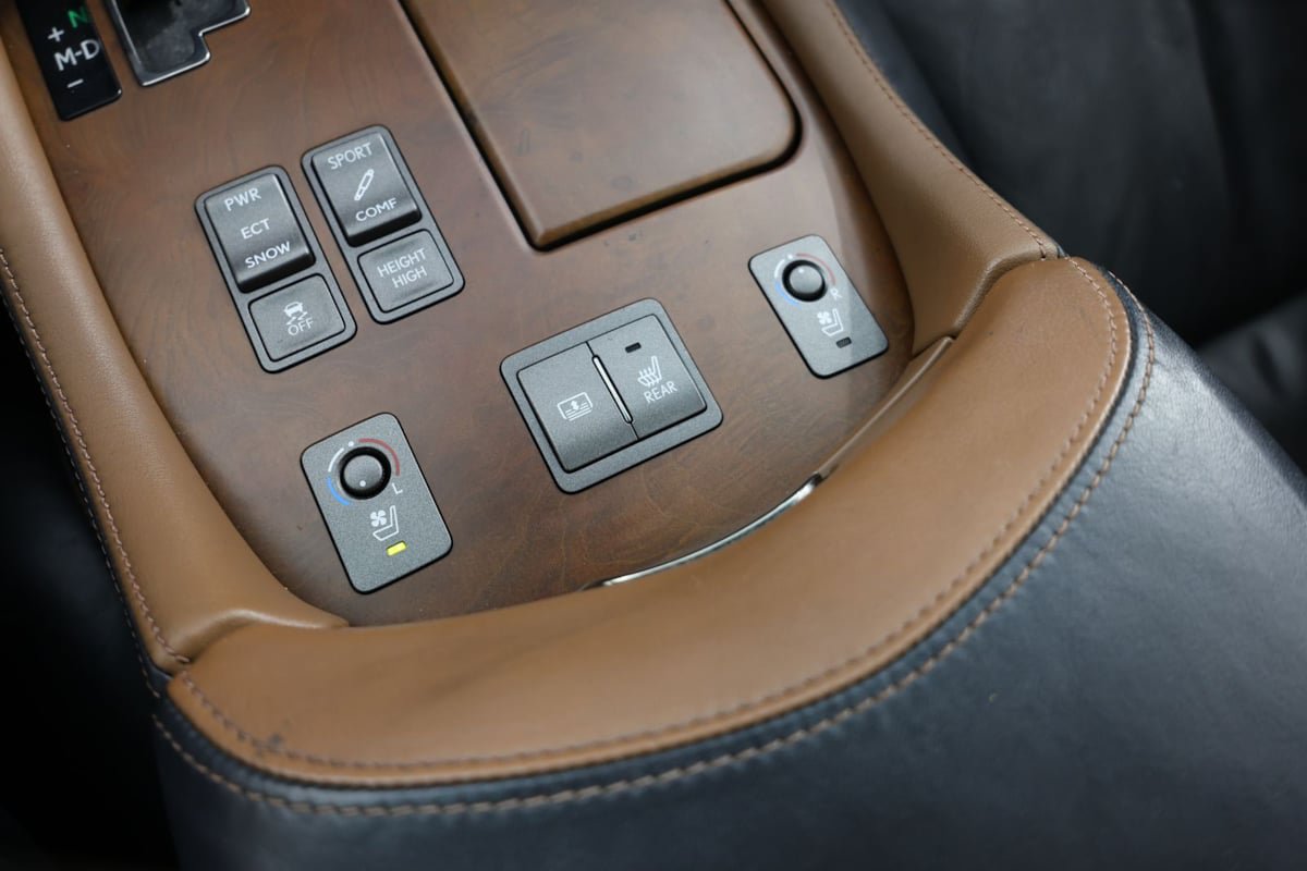 Used 2010 Lexus LS 460 RWD image 9