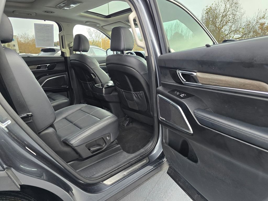 Used 2020 Kia Telluride SX image 16