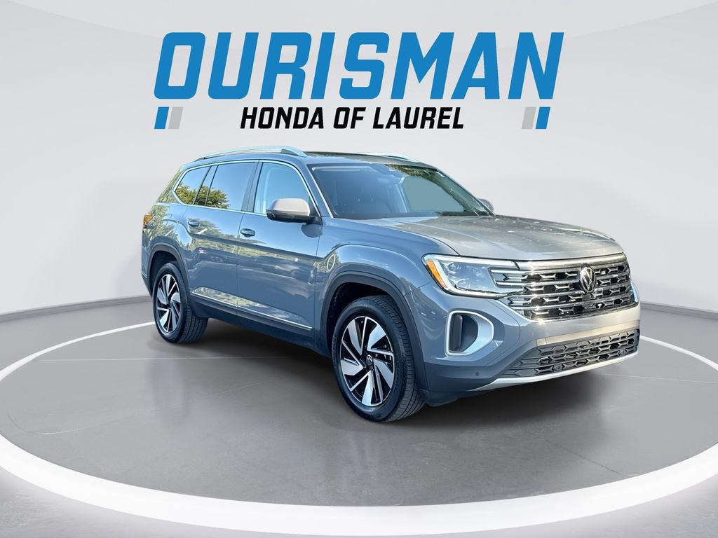 Used 2025 Volkswagen Atlas SEL AWD/4WD image 2