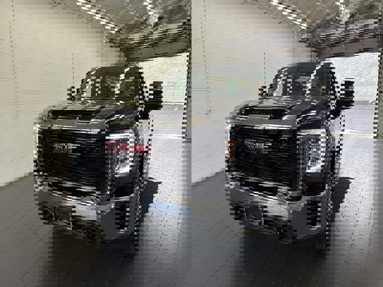 Used 2022 GMC Sierra 2500 Pro w/ Convenience Package image 3