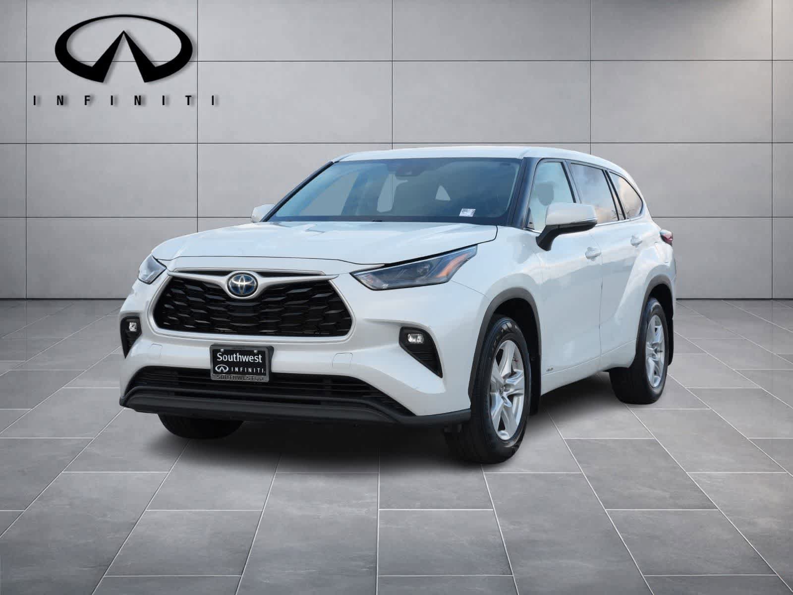 Used 2022 Toyota Highlander LE image 1
