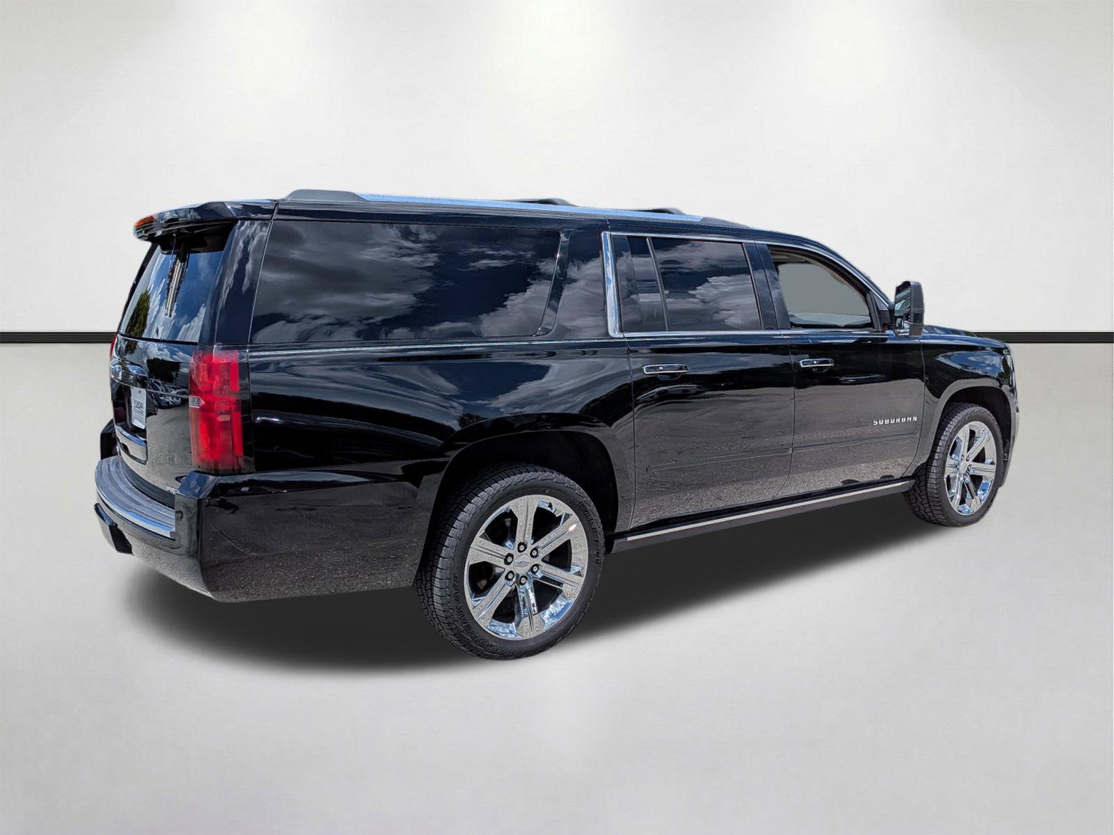 Used 2019 Chevrolet Suburban Premier AWD/4WD image 4