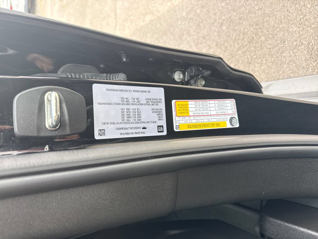 Used 2024 Chevrolet Suburban High Country AWD/4WD image 22