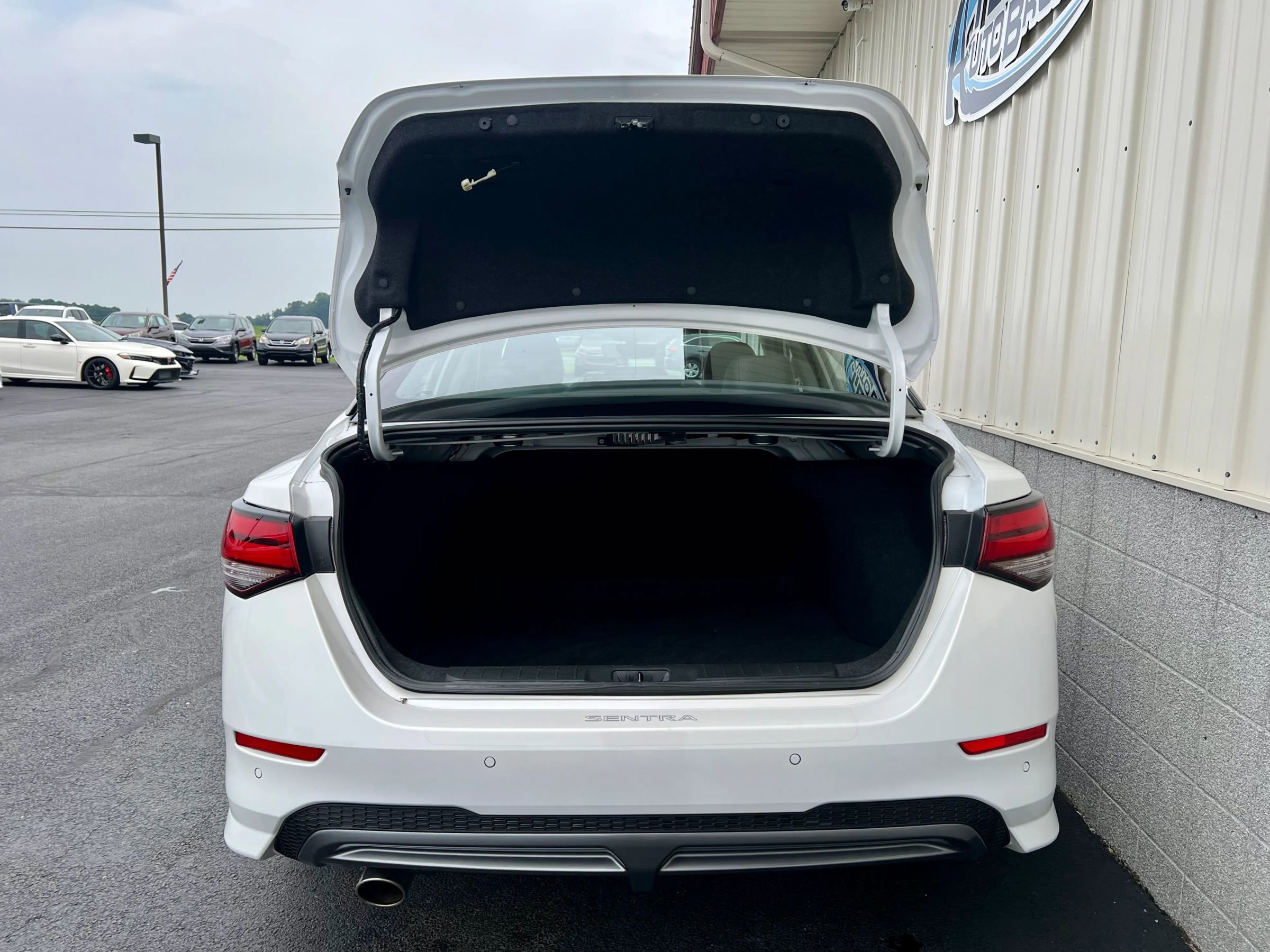 Used 2023 Nissan Sentra SR w/ SR Premium Package image 5