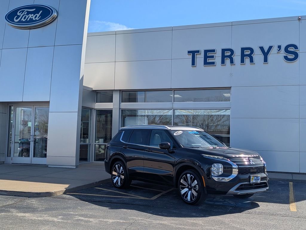 Used 2025 Mitsubishi Outlander AWD image 1