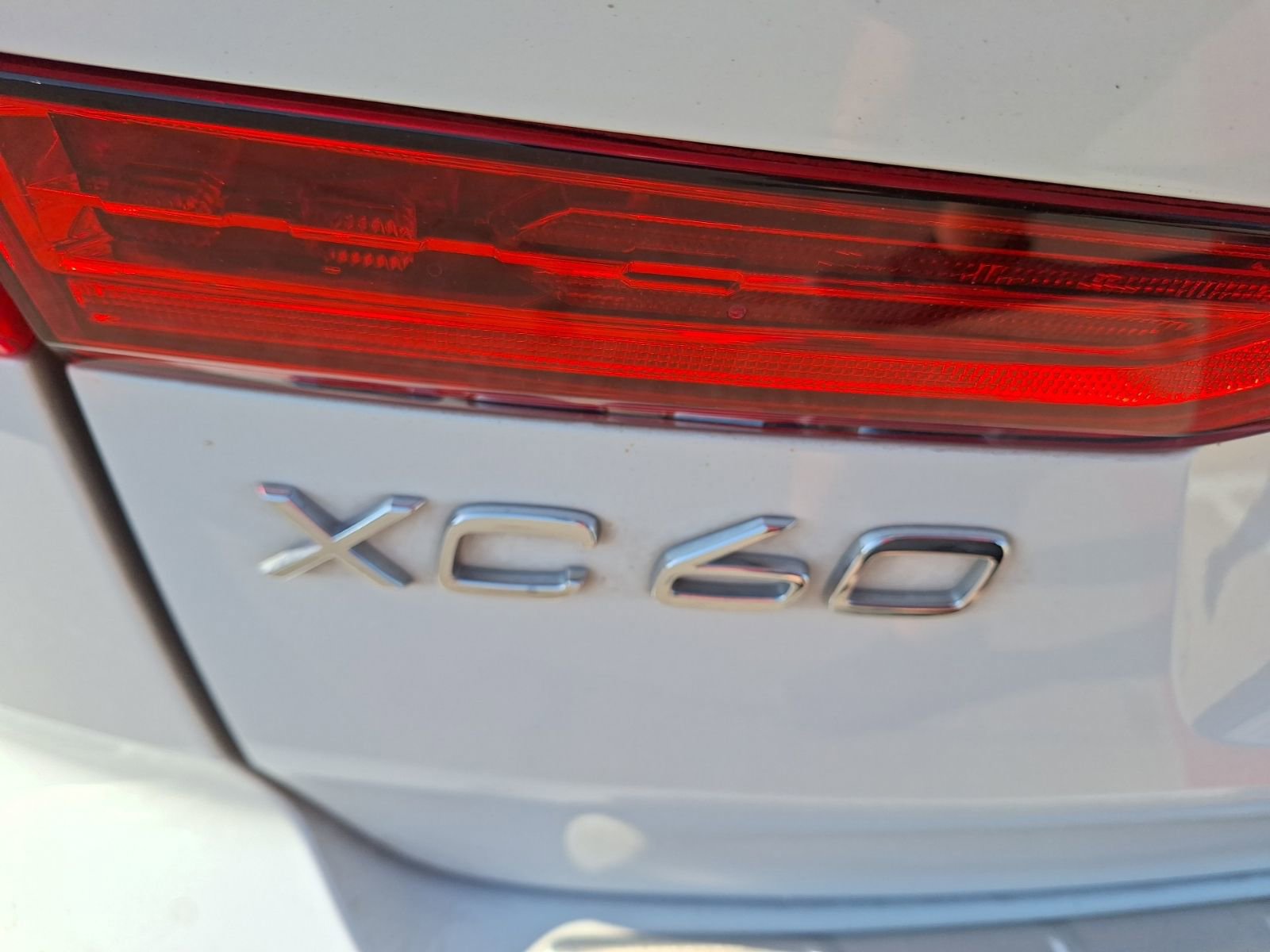 Used 2020 Volvo XC60 T6 Inscription w/ Protection Package Premier image 13