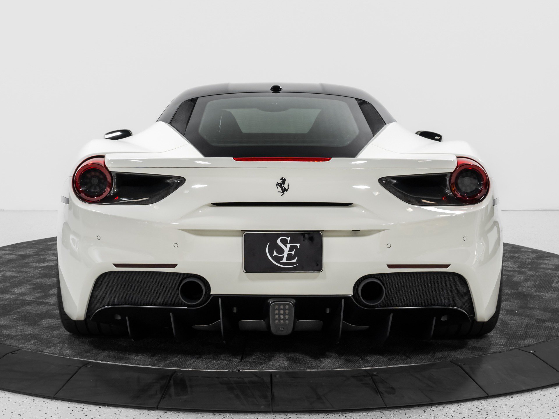 Used 2016 Ferrari 488 GTB RWD image 7