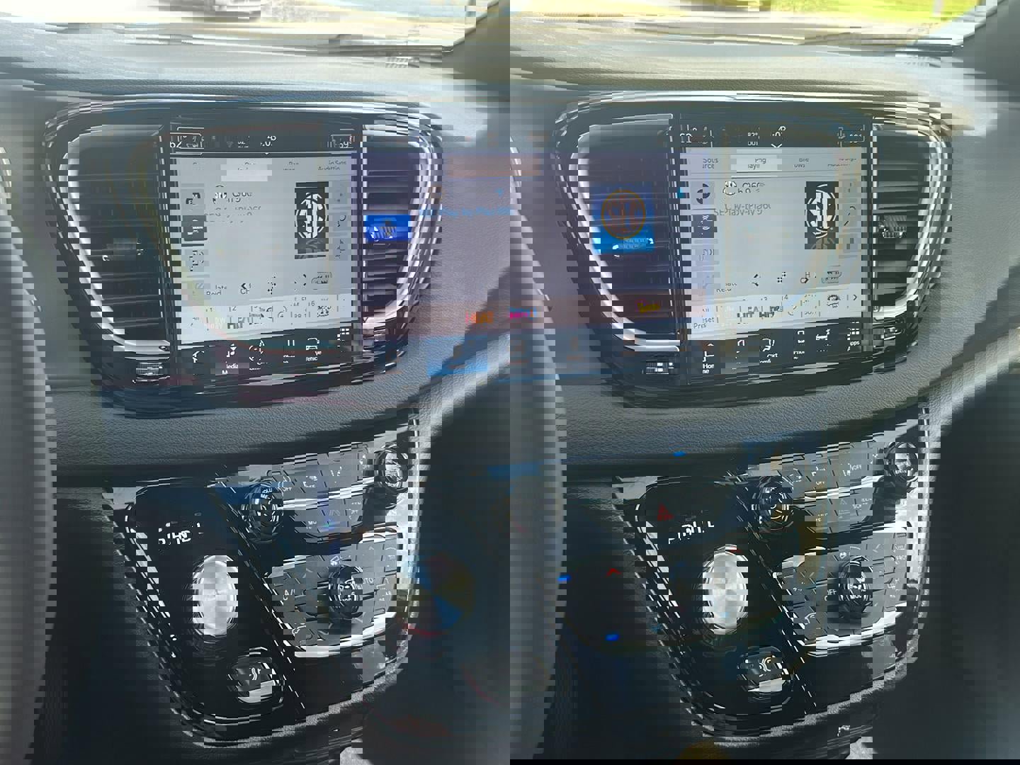 New 2026 Chrysler Voyager LX image 14