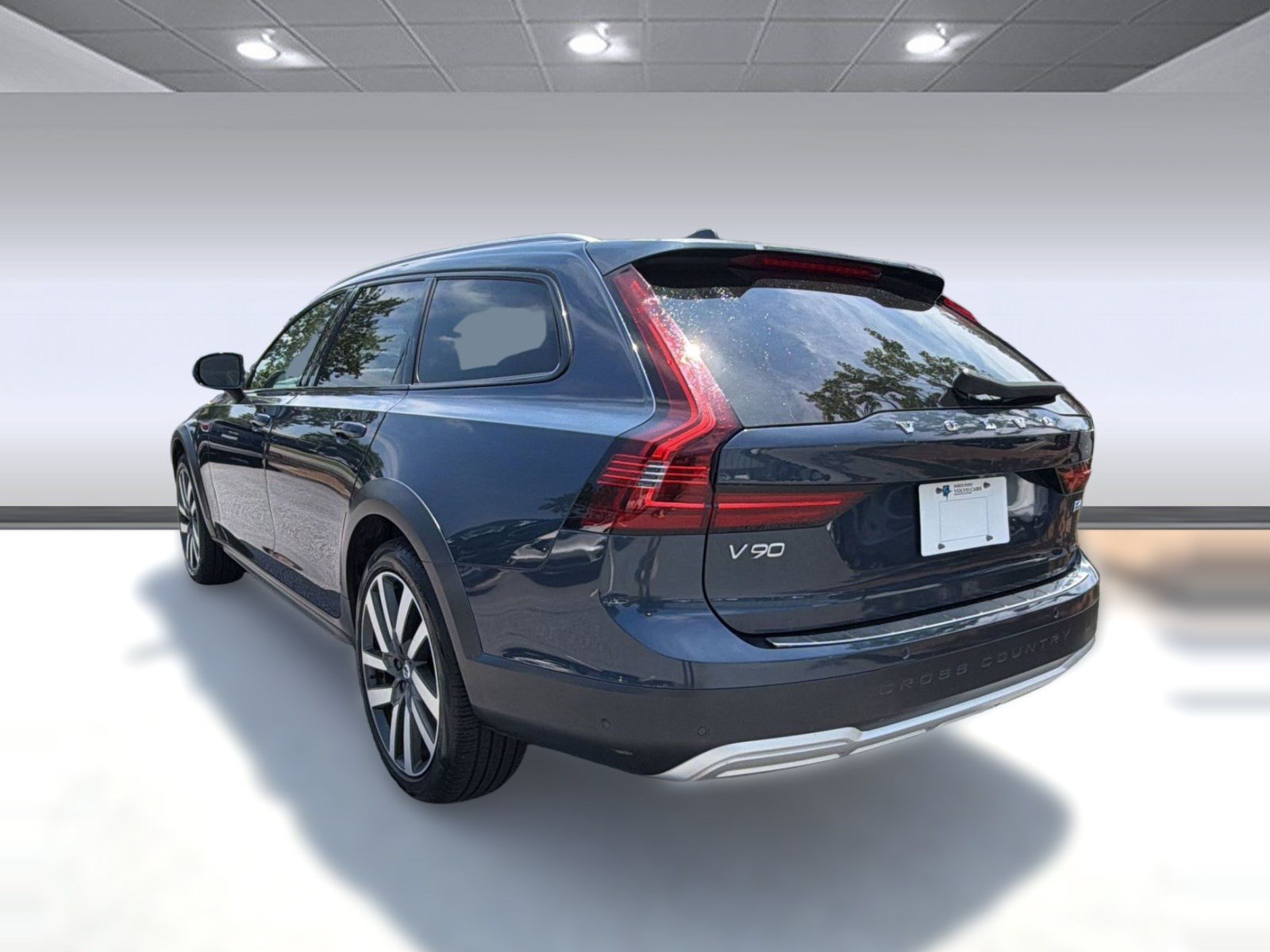 Certified 2022 Volvo V90 B6 Cross Country w/ Advanced Package AWD/4WD image 3