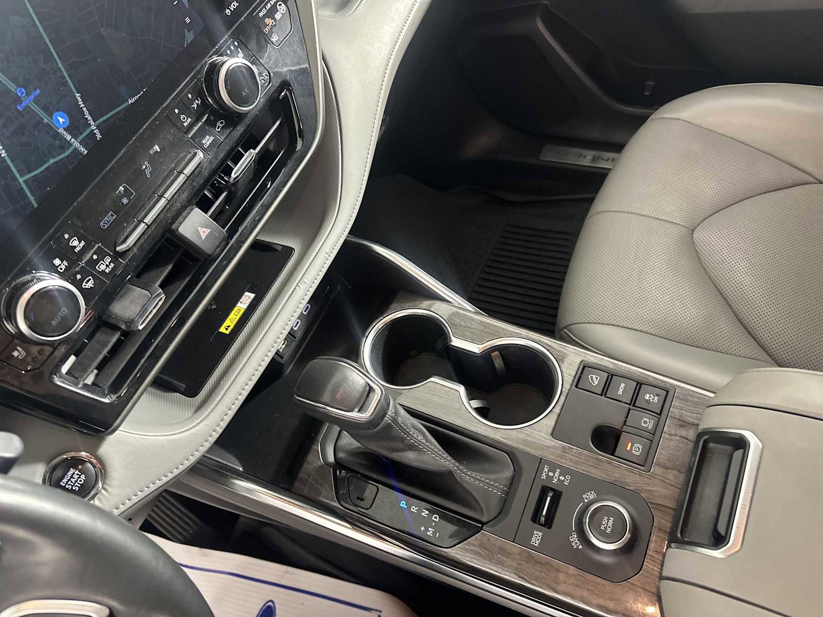 Used 2023 Toyota Highlander Limited image 20