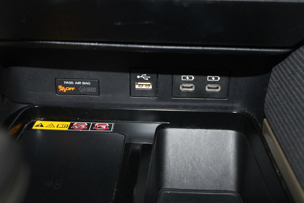 Used 2025 Toyota Camry SE FWD image 40