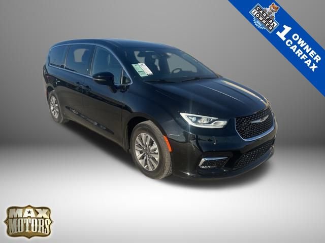 Used 2025 Chrysler Pacifica Select w/ Uconnect Theater Family Group
