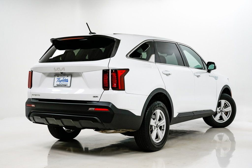 Used 2023 Kia Sorento LX image 31