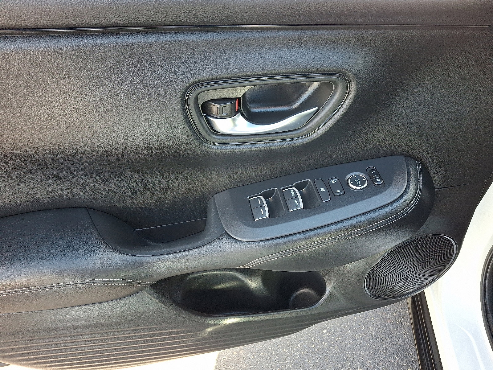 Used 2023 Honda HR-V EX-L image 12