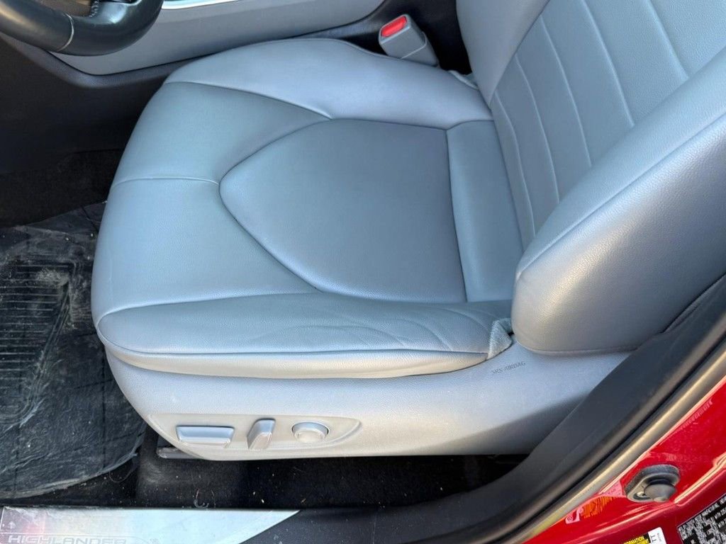 Certified 2023 Toyota Highlander XLE image 15