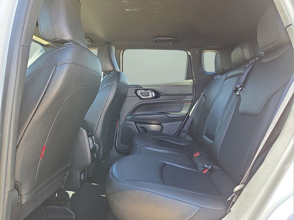 Used 2025 Jeep Compass Trailhawk AWD/4WD image 16