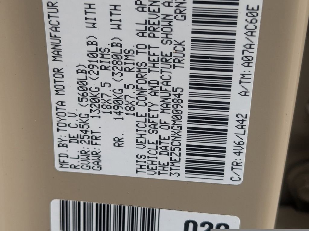 Used 2016 Toyota Tacoma Limited w/ Towing Package image 20