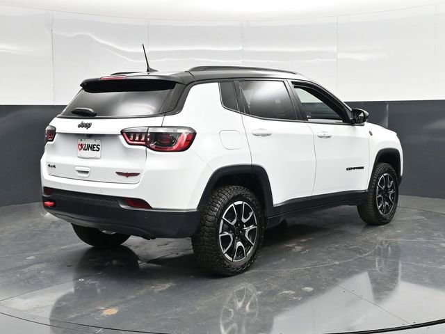 Used 2025 Jeep Compass Trailhawk AWD/4WD image 13