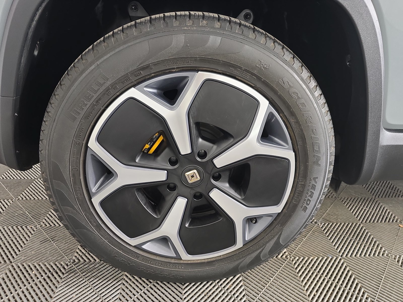 Used 2024 Rivian R1S Adventure Quad AWD/4WD image 12