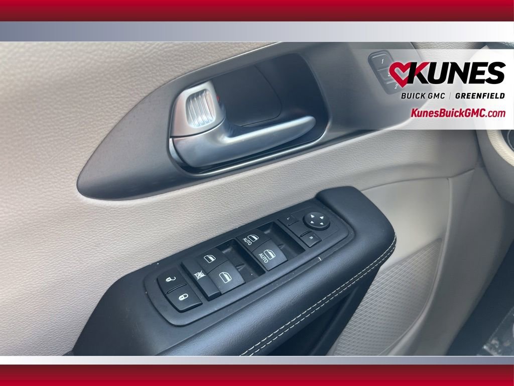 Used 2024 Chrysler Pacifica Limited FWD image 26