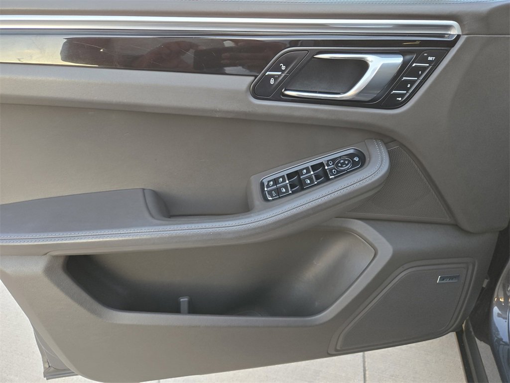 Used 2018 Porsche Macan S image 32