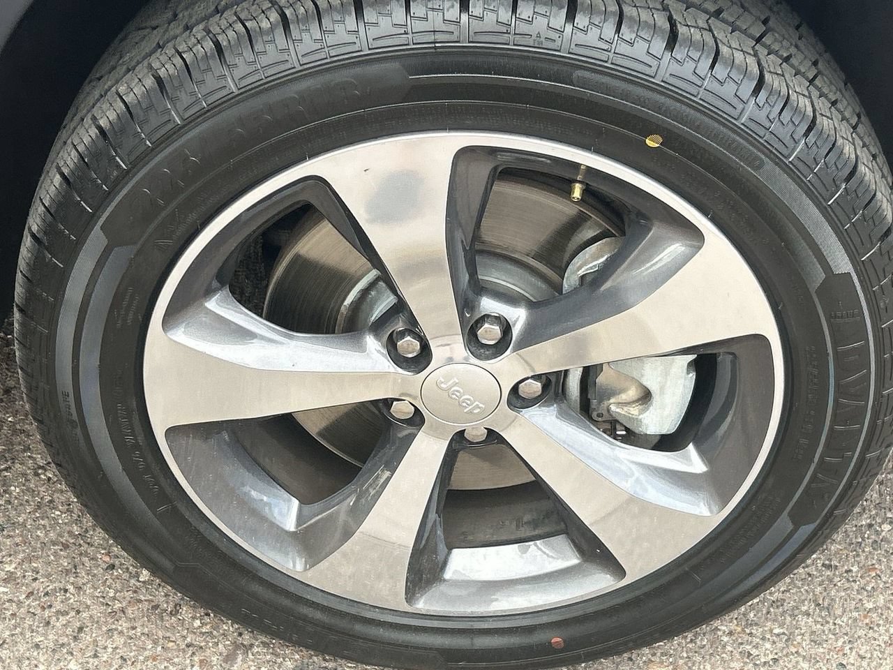 Used 2019 Jeep Cherokee Limited w/ Luxury Group FWD image 7