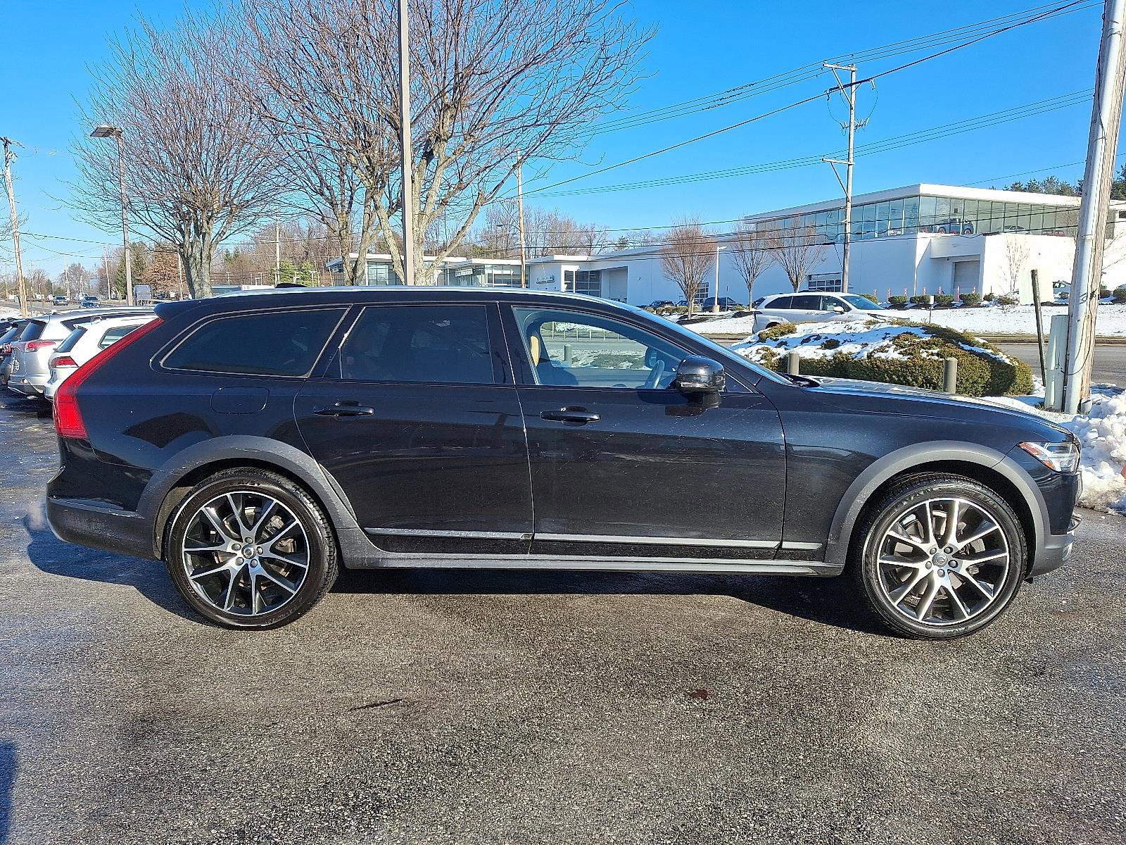 Used 2018 Volvo V90 T6 Cross Country w/ Protection Package Premier image 7