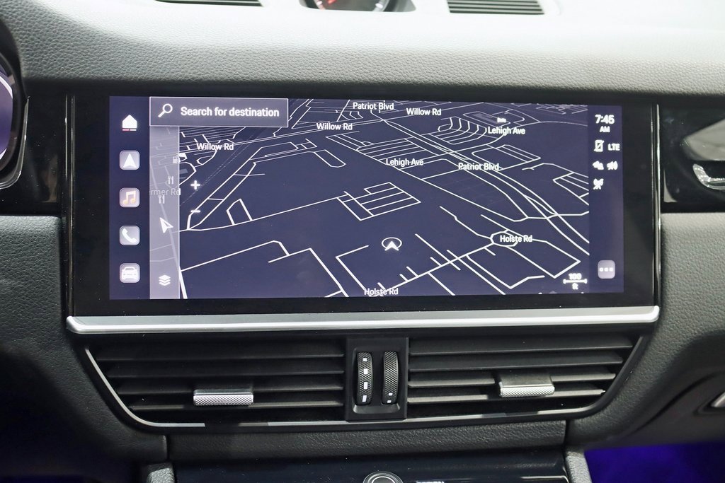 Used 2022 Porsche Cayenne Platinum Edition image 19