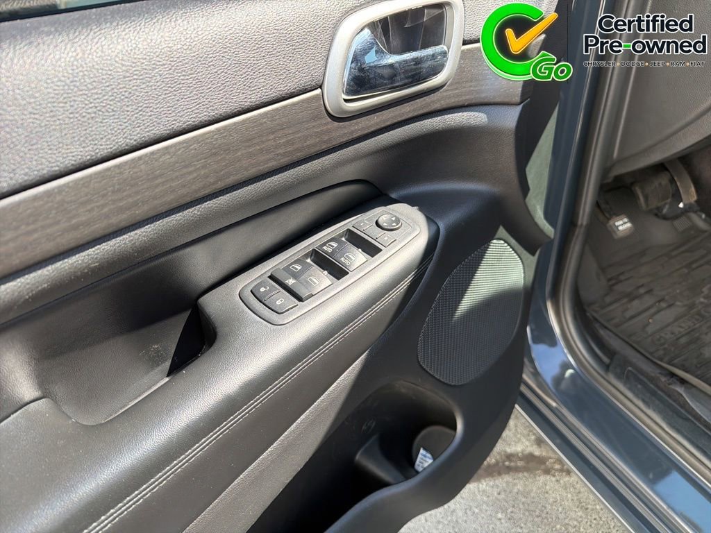 Used 2018 Jeep Grand Cherokee Altitude RWD image 48