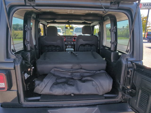 Used 2021 Jeep Wrangler Rubicon w/ Cold Weather Group AWD/4WD image 34