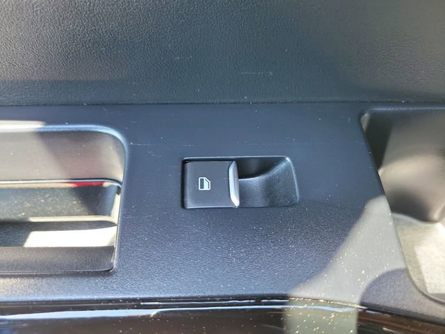 Used 2022 Ford Explorer ST-Line w/ Class IV Trailer Tow Package RWD image 13