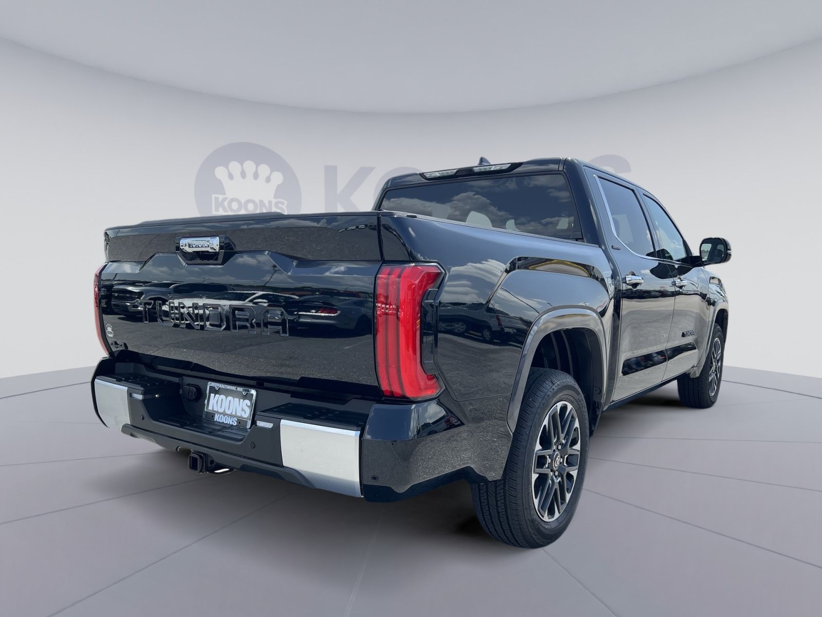 Used 2026 Toyota Tundra Limited AWD/4WD image 7
