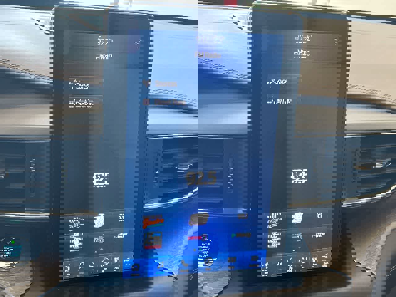 Used 2020 Ford Explorer Platinum w/ Premium Technology Package image 16