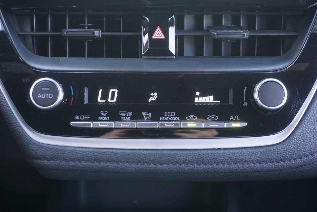 Certified 2024 Toyota Corolla SE FWD image 11