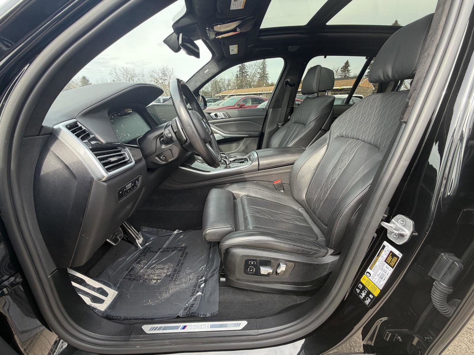 Used 2021 BMW X5 M50i w/ Executive Package image 12