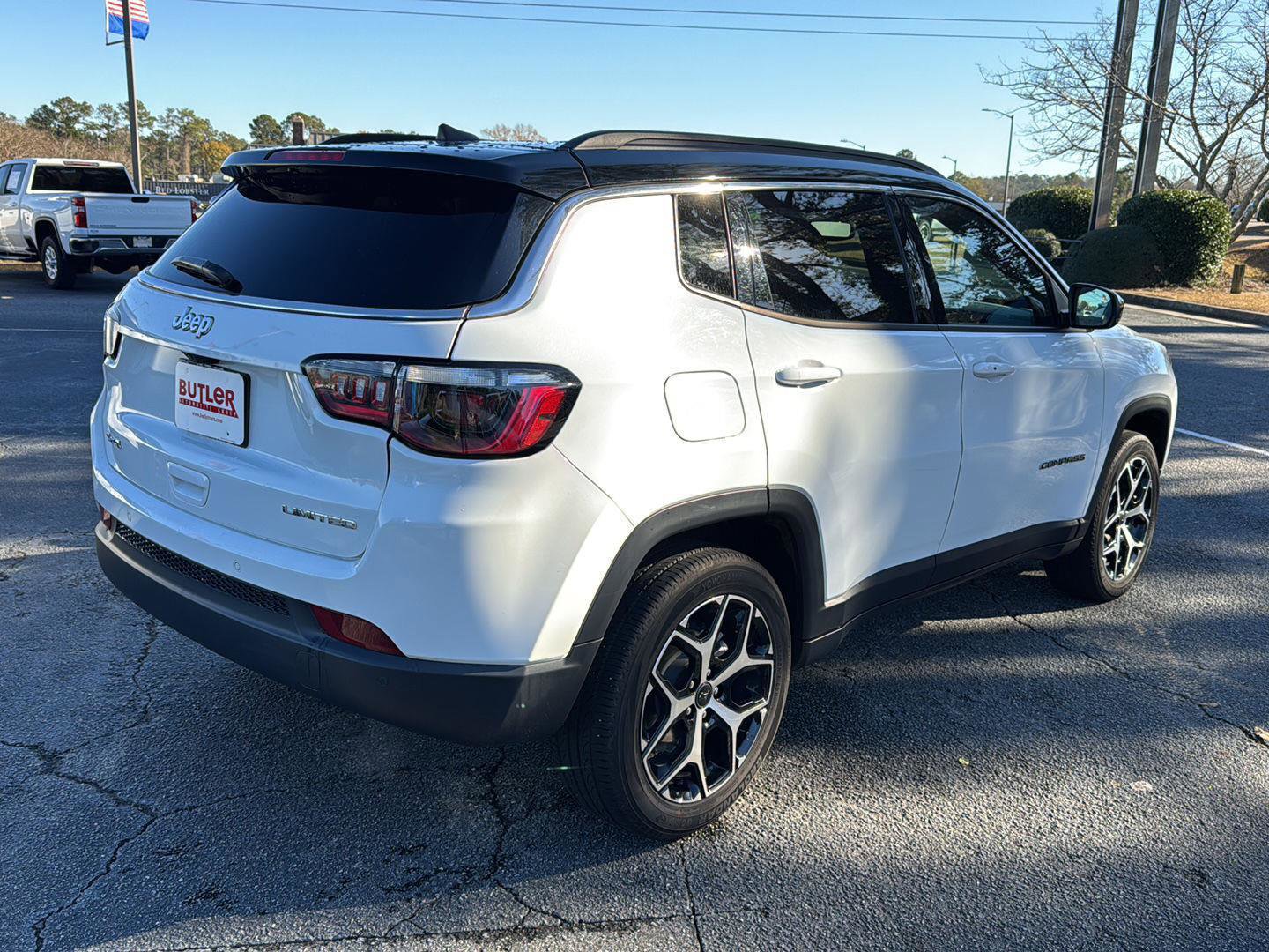 Used 2025 Jeep Compass Limited image 5