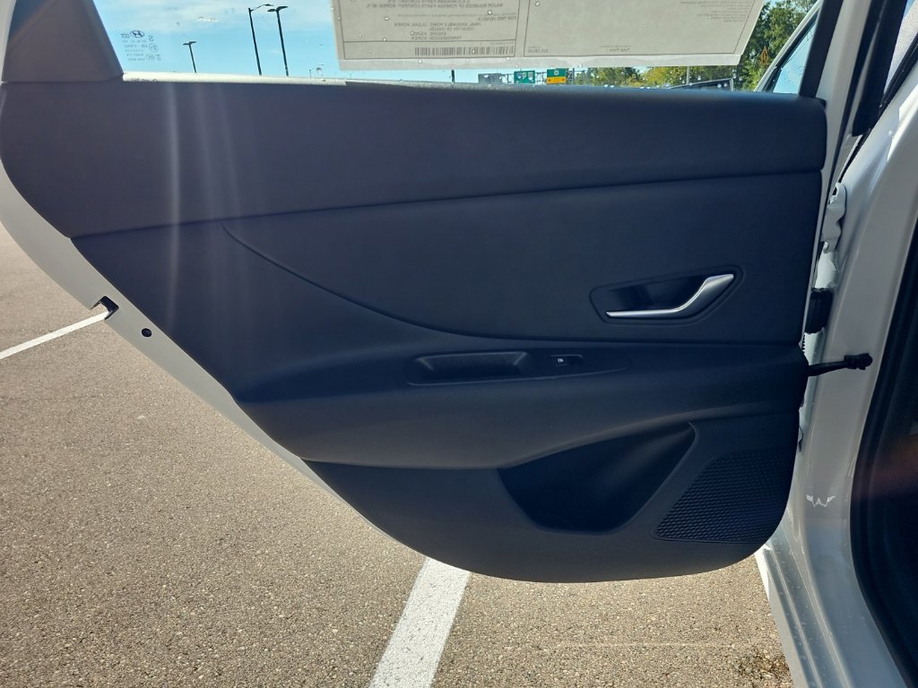 New 2026 Hyundai Elantra SE FWD image 27