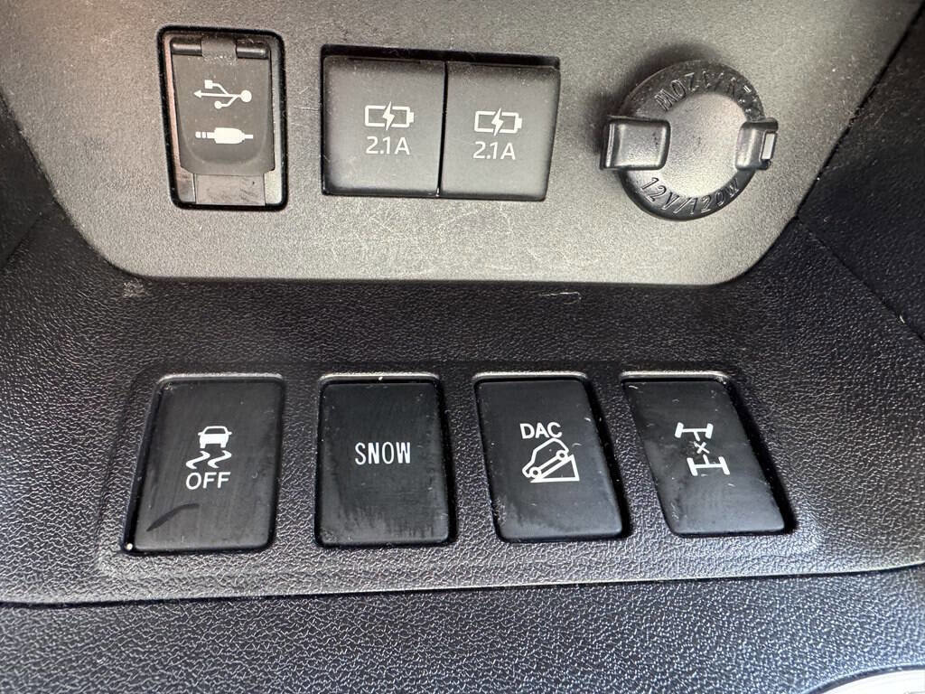 Used 2017 Toyota Highlander XLE image 24