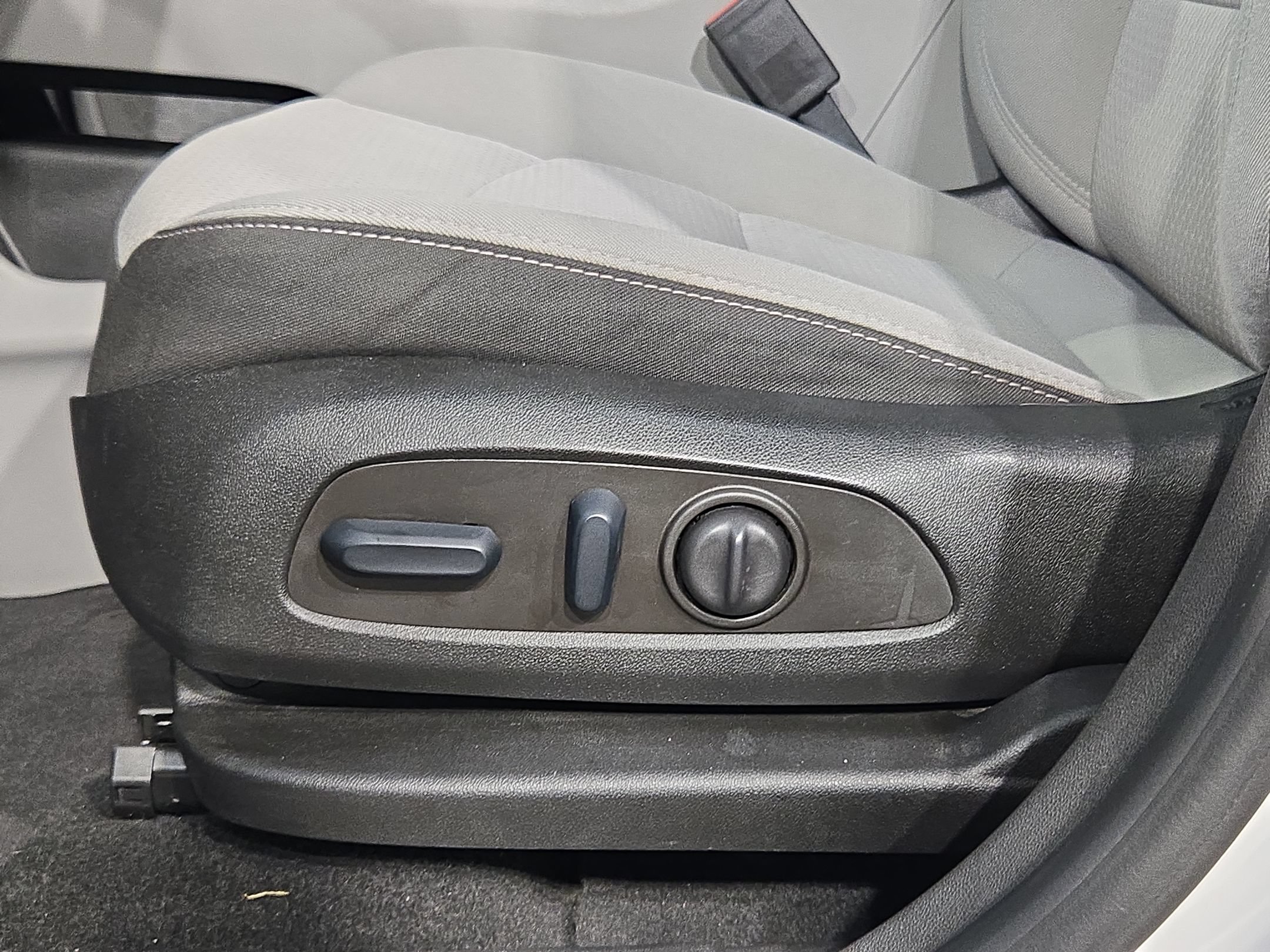 Used 2022 GMC Terrain SLE w/ Driver Convenience Package FWD image 22