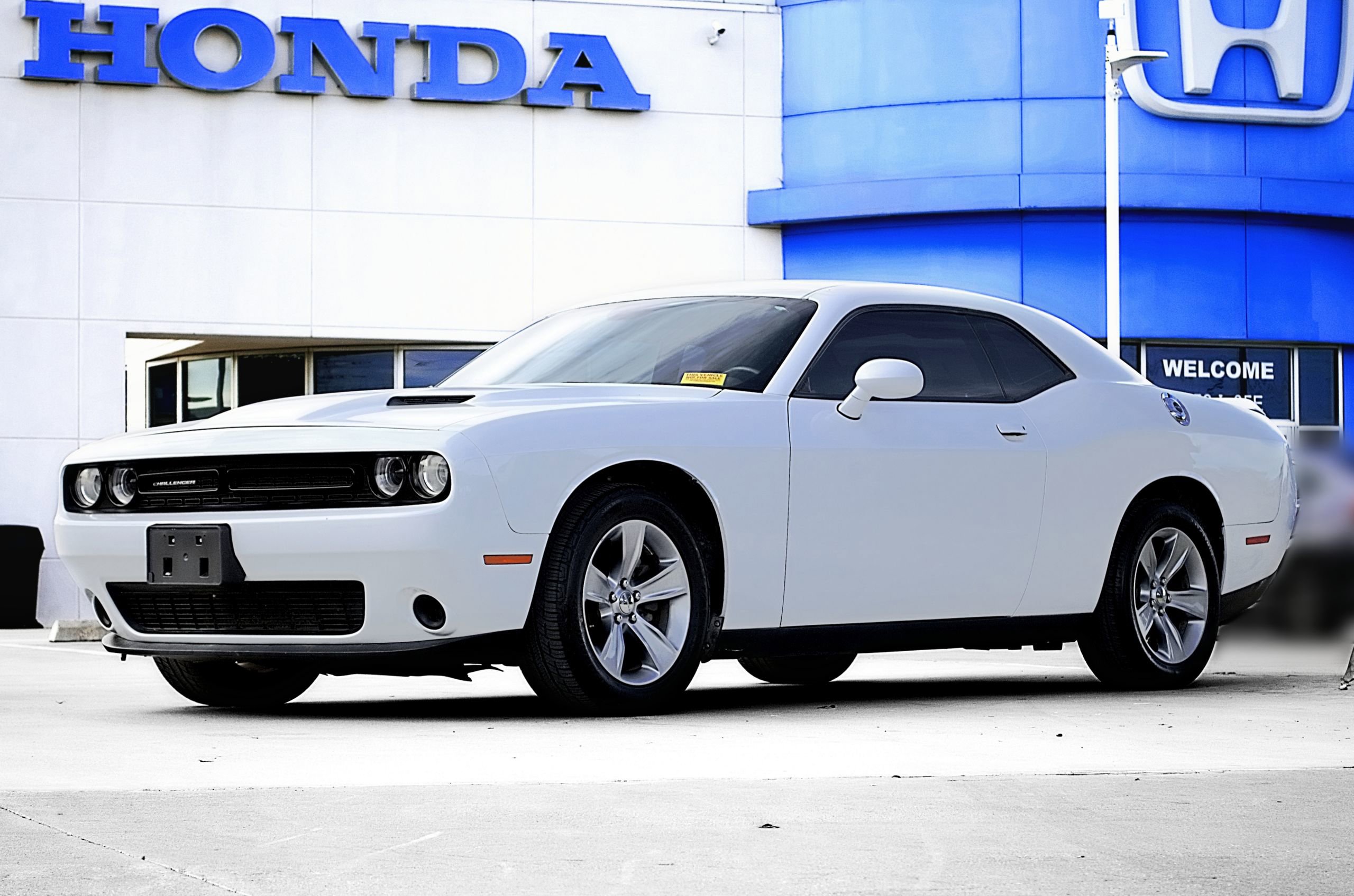 Used 2019 Dodge Challenger SXT image 1