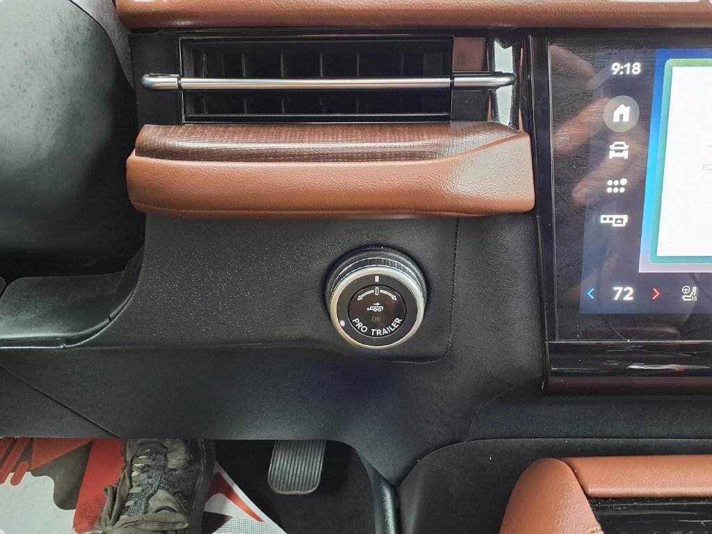 Used 2025 Lincoln Navigator Reserve AWD/4WD image 13