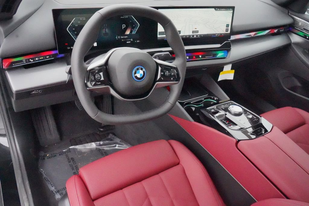 Used 2025 BMW i5 eDrive40i w/ Premium Package image 13