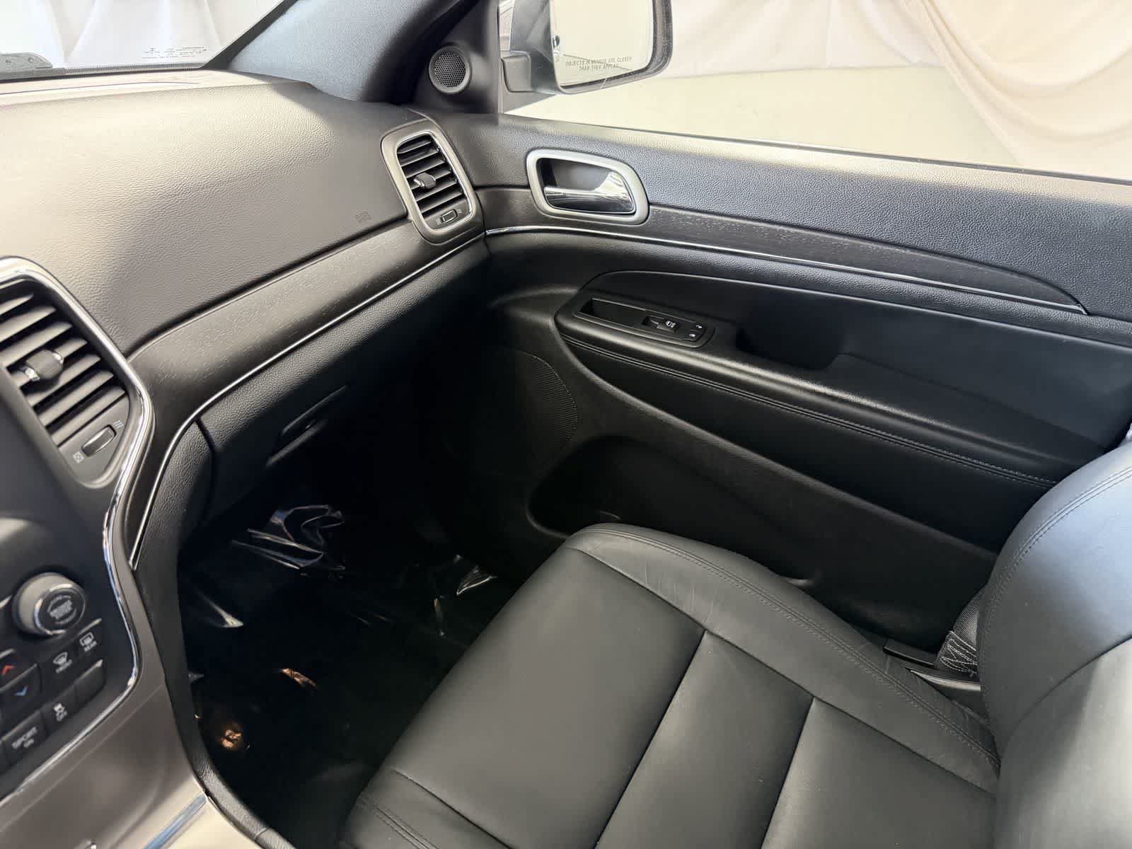 Used 2018 Jeep Grand Cherokee Limited AWD/4WD image 23
