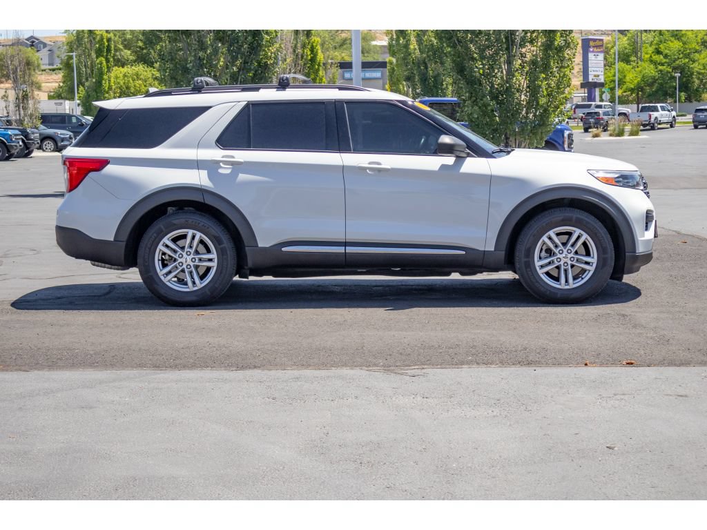 Used 2020 Ford Explorer XLT w/ Comfort Package AWD/4WD image 2
