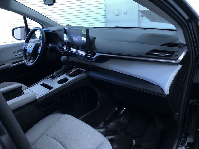 Certified 2026 Toyota Sienna LE FWD image 23