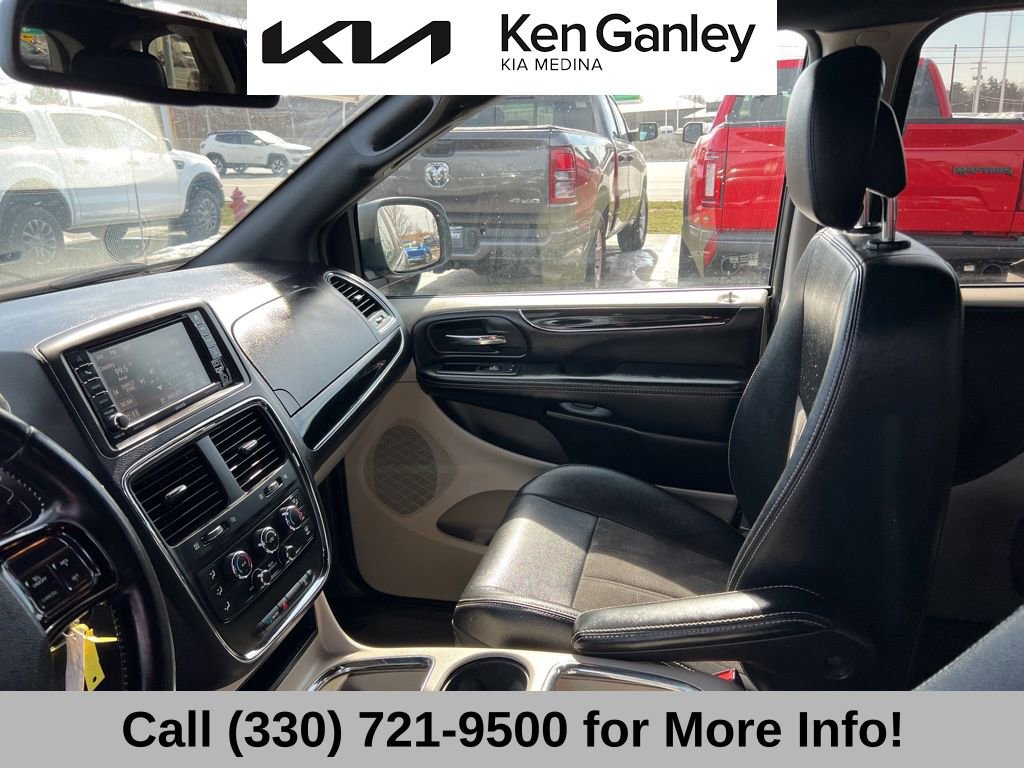 Used 2020 Dodge Grand Caravan SXT image 39