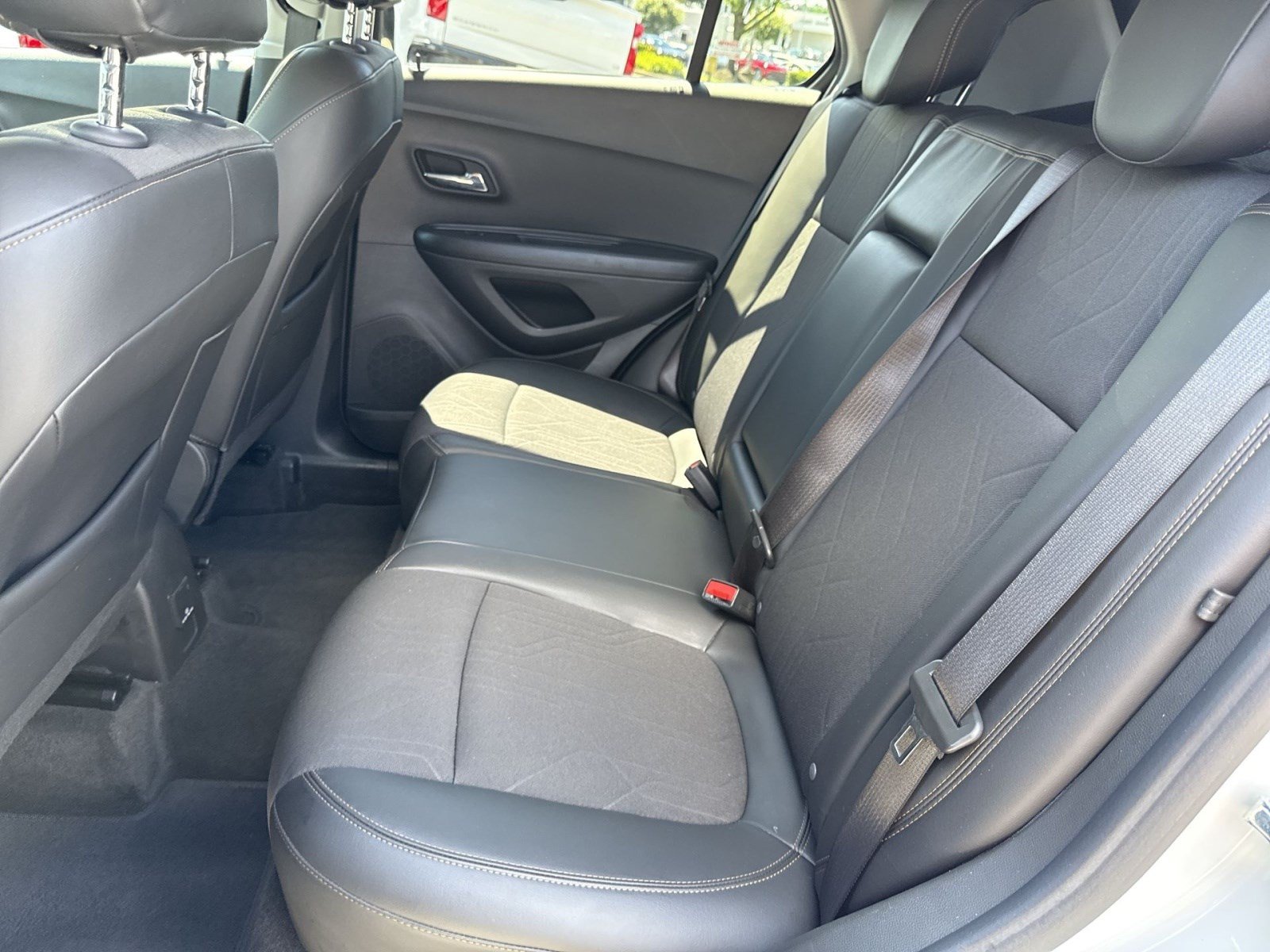 Used 2022 Chevrolet Trax LT w/ LT Convenience Package AWD/4WD image 23