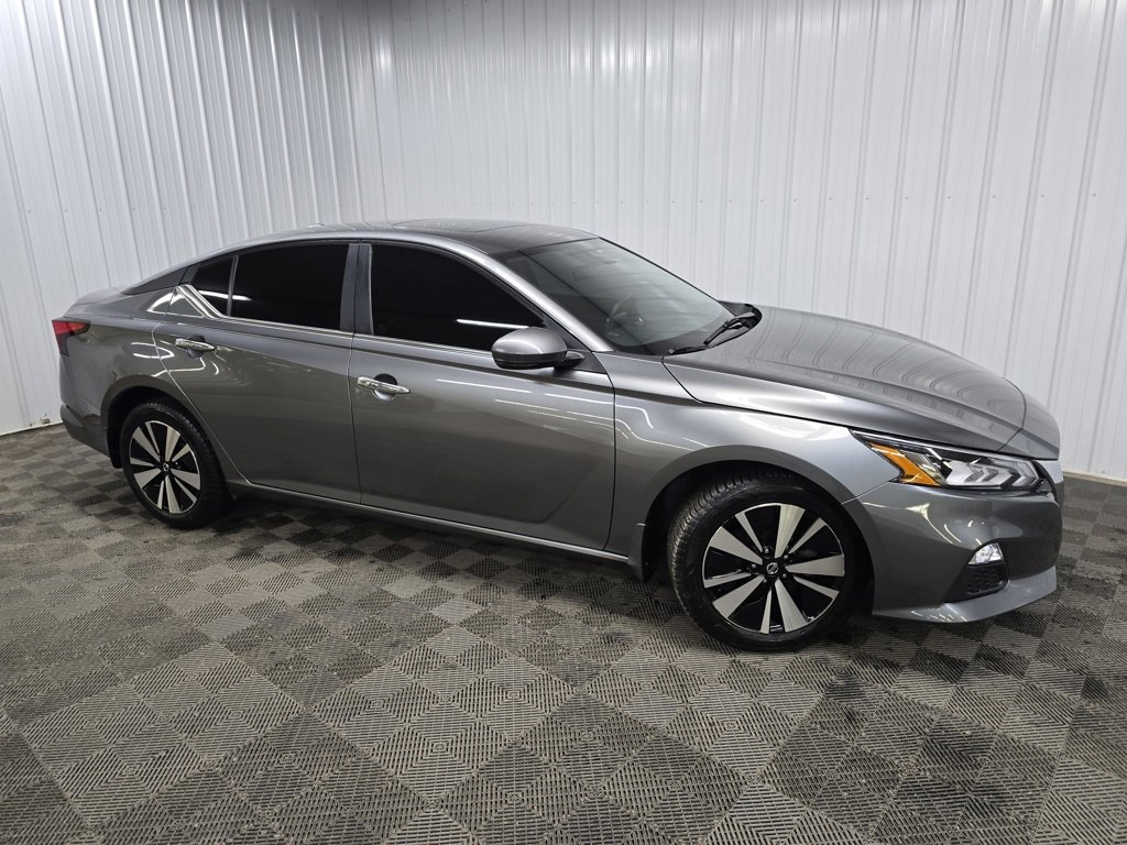 Used 2022 Nissan Altima 2.5 SV w/ SV Premium Package image 1